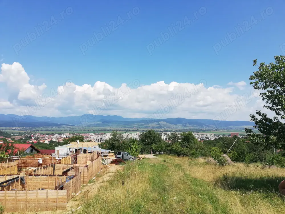 Vand teren intravilan cu PUZ 