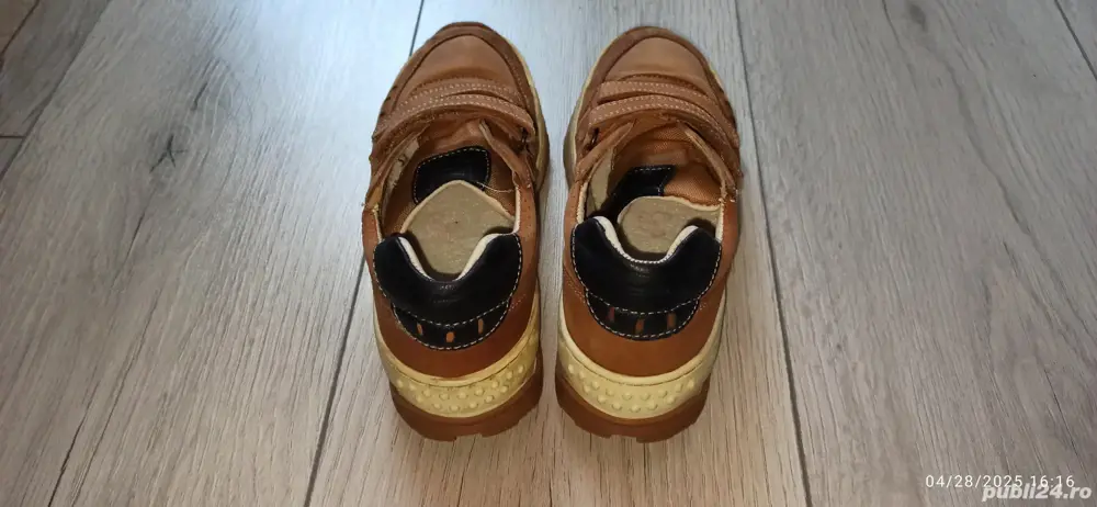 Pantofi sport copii nr.32 Lasocki In stare buna, poze reale.