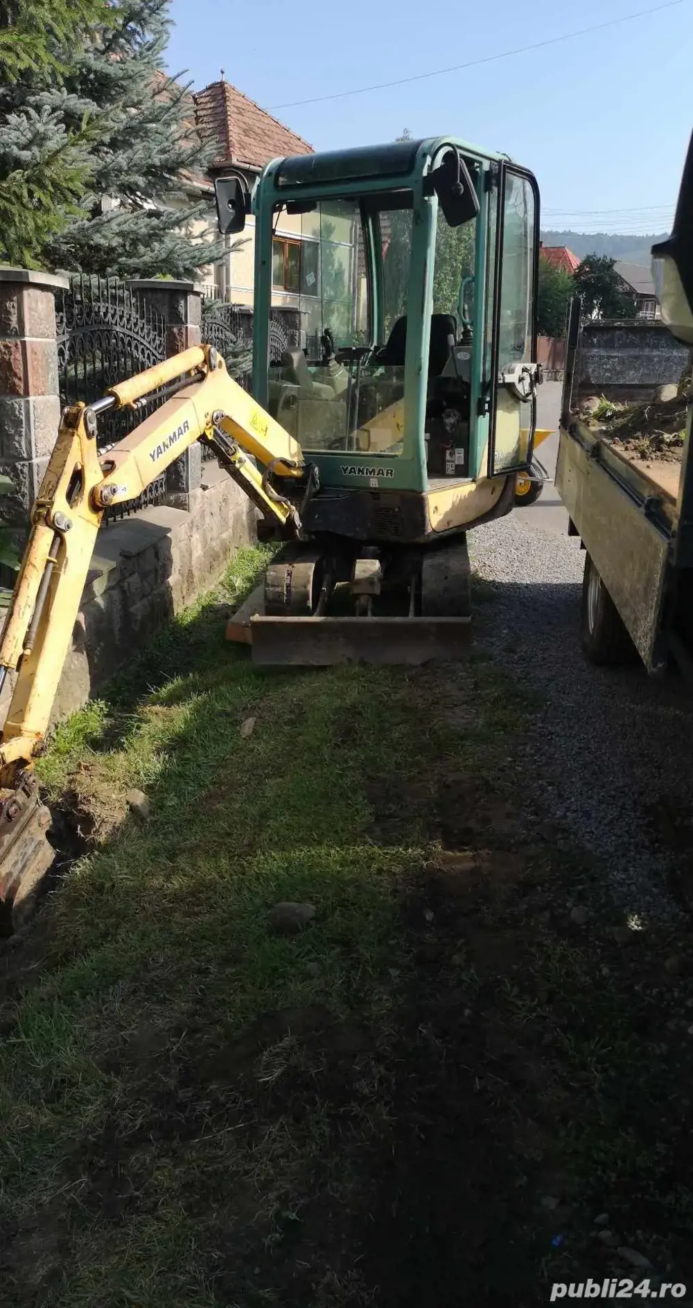 Execut lucrări cu mini-excavator și basculantă în Târgu Mureș și împrejurimi