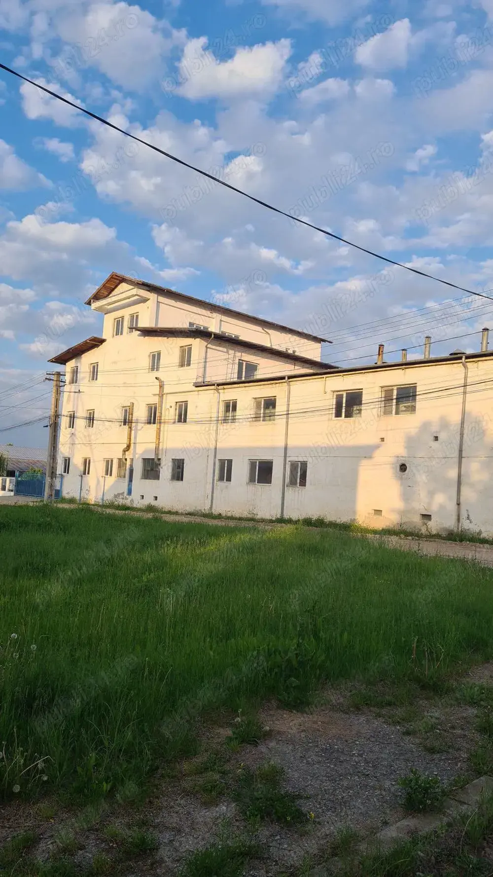 Închiriere clădire 1.700 mp Pucioasa + curte 3.000 mp   ideală pentru producție sau servicii.