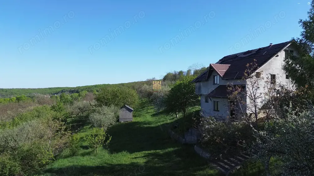 Teren 4800 mp cu Livada si Casa Nefinalizata - Adancata!