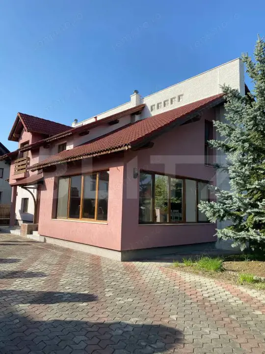 Casa de vanzare, cu 5 camere, 220 mp, zona Unirea
