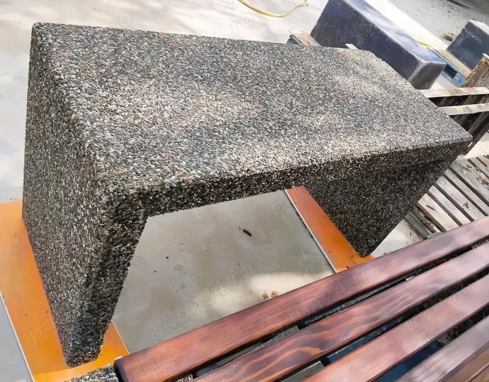 Masă din beton și piatră naturală