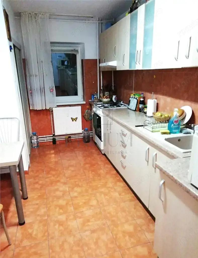 LIPOVEI - PARTER INALT - 3 cam - 2 bai - centrala proprie - BOXA