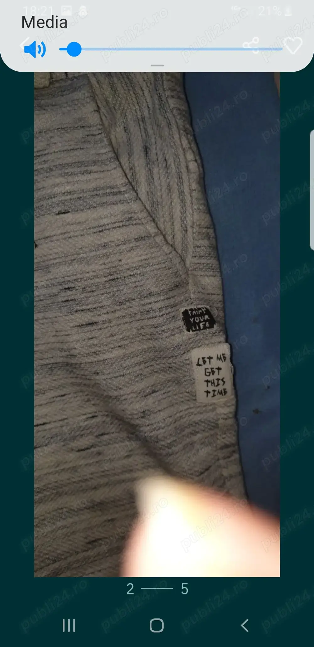 Vand pantaloni scurti firma zara.