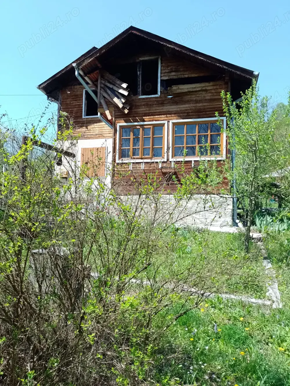 vând teren lângă pădure Cosmina de Sus jud Prahova toate utilitățile