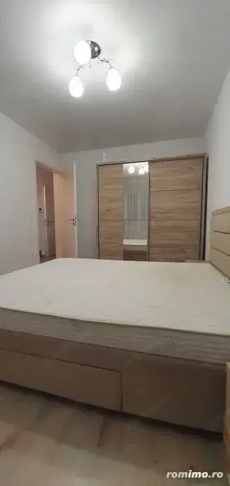 Vand apartament cu 2 camere - in zona Girocului 