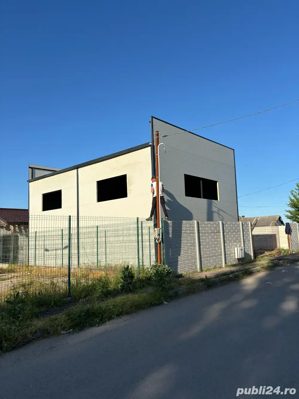 Vand inchiriez spatiu-depozit. Gaze-apa-electric 380v