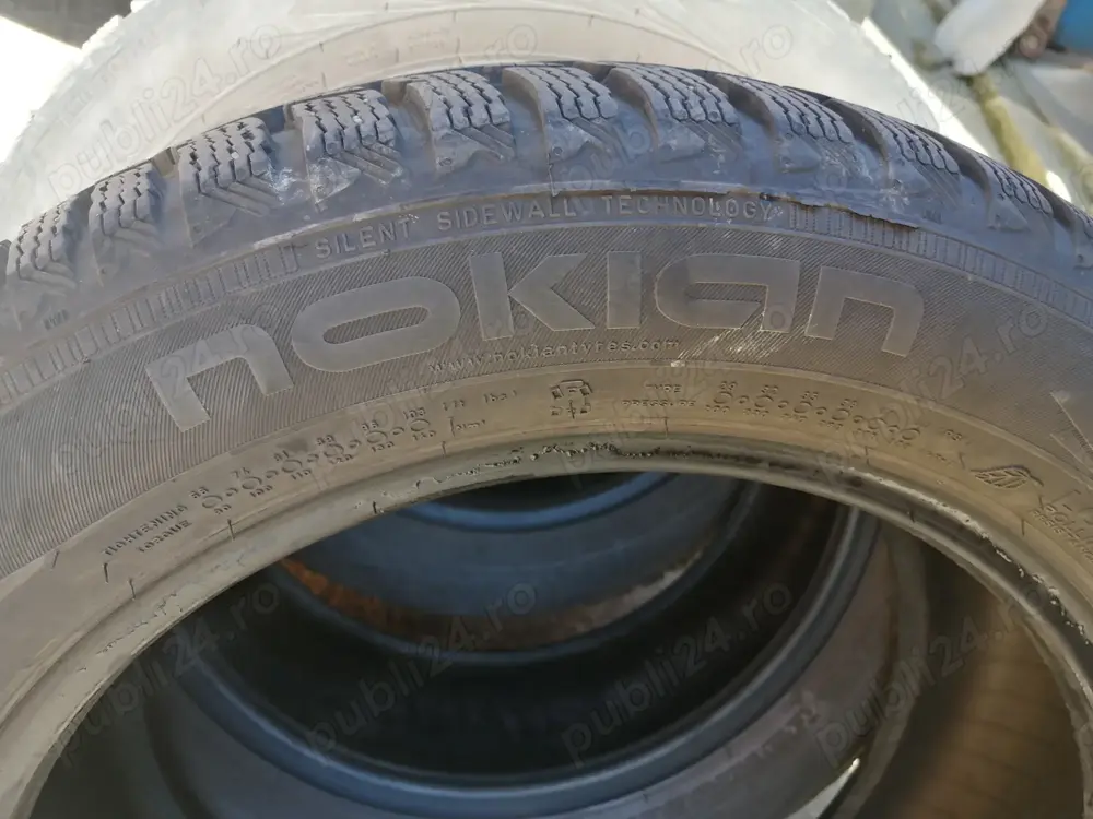 Vând anvelope iarna Nokian wrd4