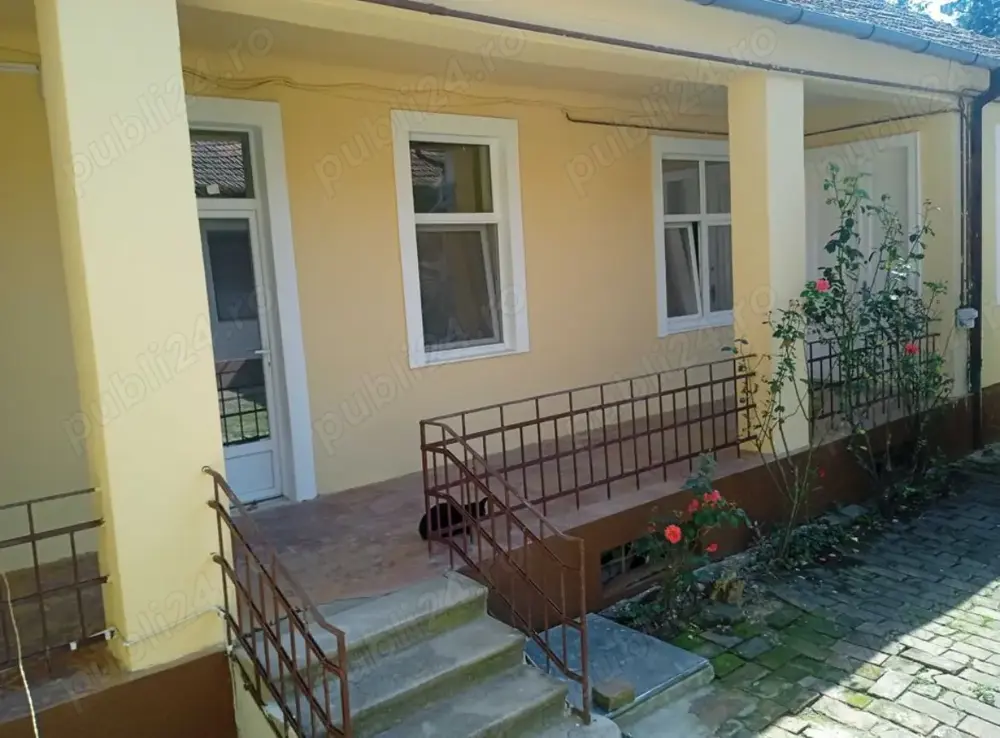 De vânzare apartament 3 camere zona Bălcescu 