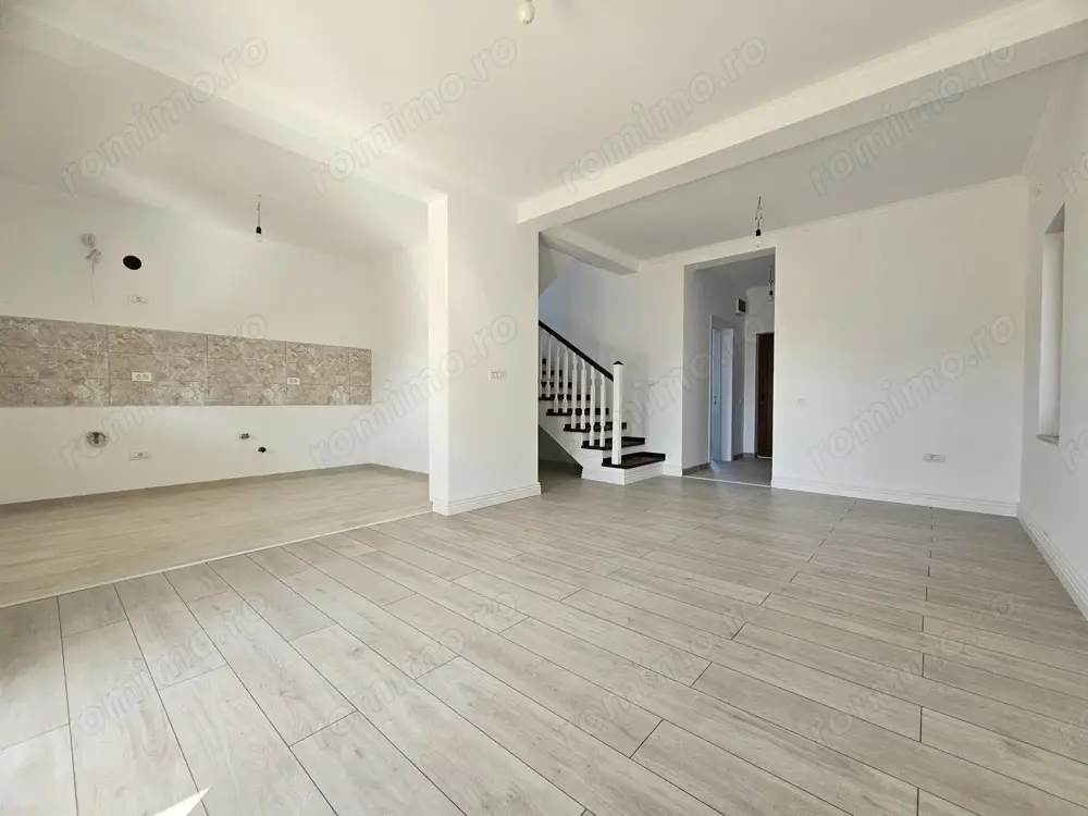 La cheie. Disponibil imediat. Despartit prin camera tehnica