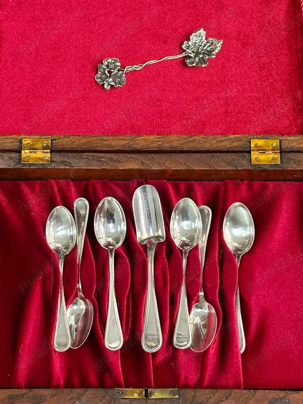 set 7 lingurite + ornament din argint in cutie vintage din lemn