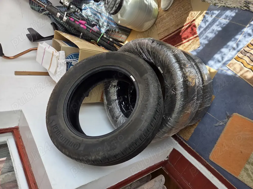 Pneuri vara continental 205/60/R16 x 4  aproape noi