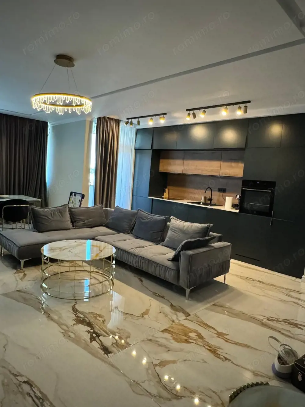 Apartament cu 3 camere, mobilat si utilat .