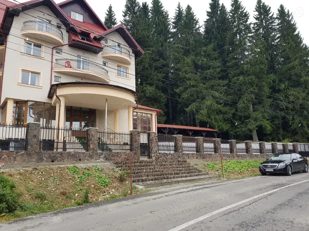 Predeal - Inchiriez PENSIUNE de 1000 MP pe Str. TREI BRAZI nr. 64