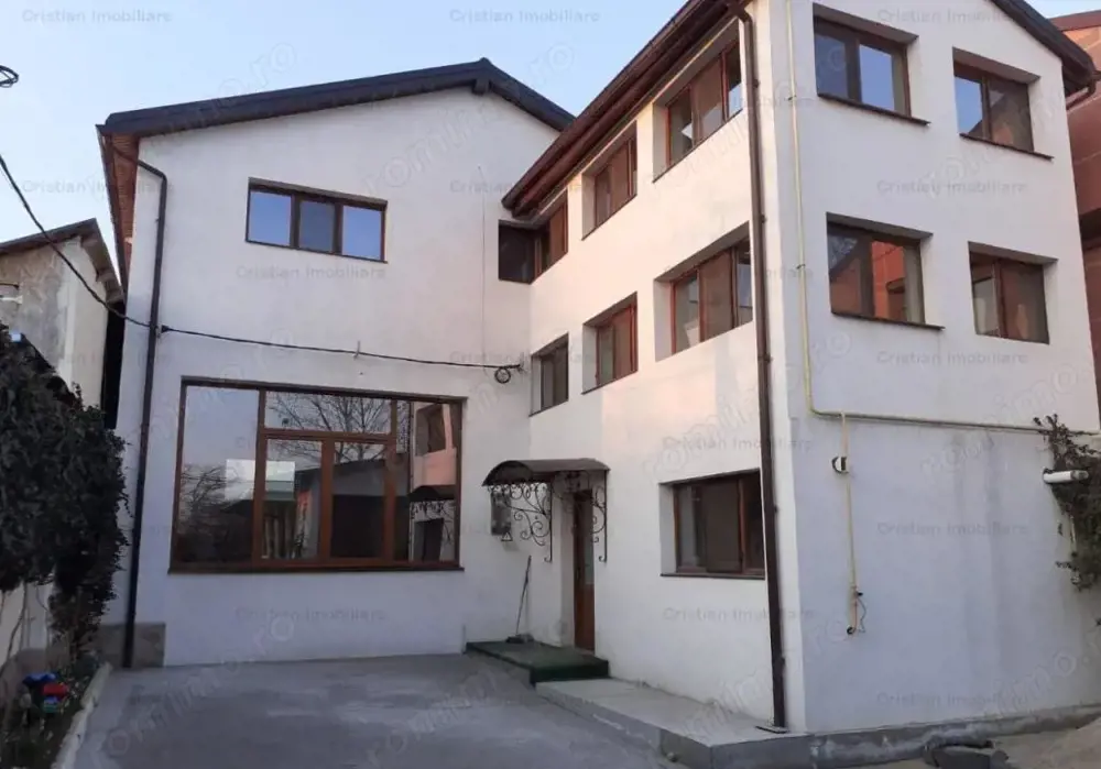 Vila noua P+1, 280mp construiti, zona Centrala, St - 400 mp cu 12 deschidere