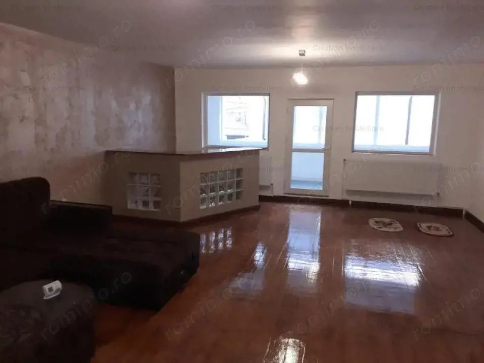 1100mp util IMENSA VILA P+1+M+ 2 spatii comerciale, zona Centrala