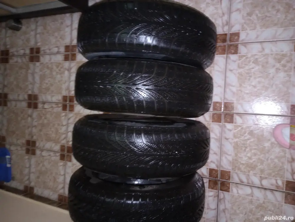 Vând cauciucuri de iarna 