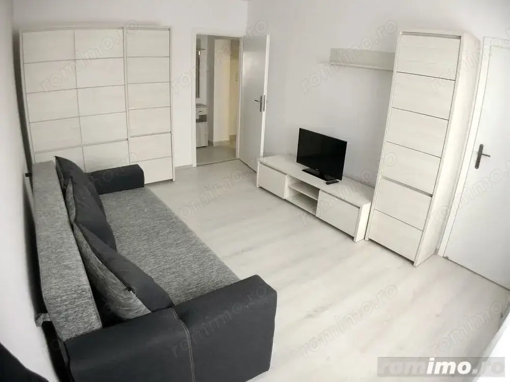 1 camera situat in Piata 700 