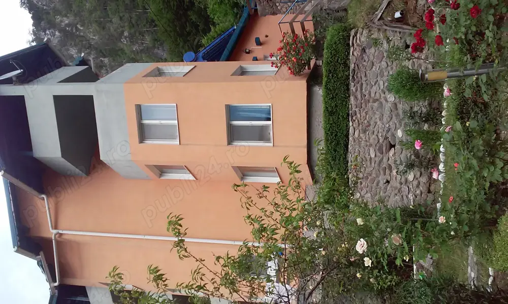 Vila de vanzare pe Valea Cernei  Vila de vanzare pe Valea Cernei