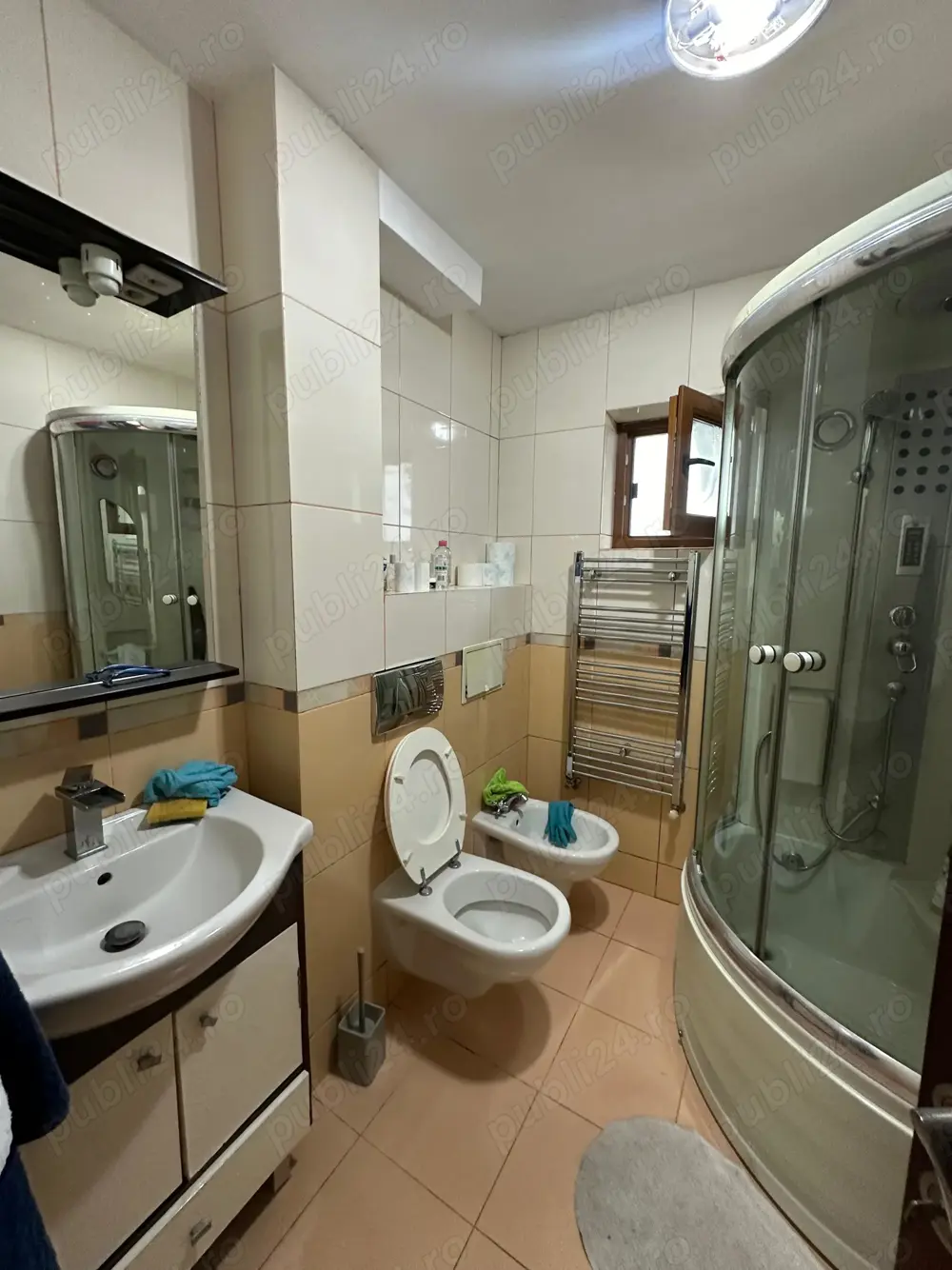 Vand casa cu garaj Piata Mare