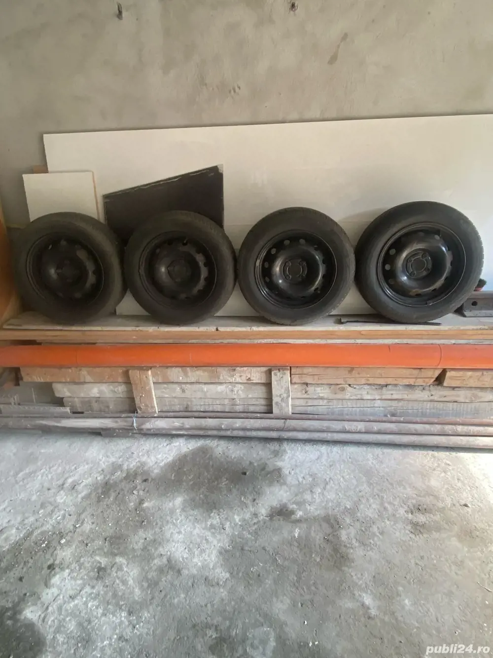 Vand jante originale + cauciucuri de vara Dacia Logan