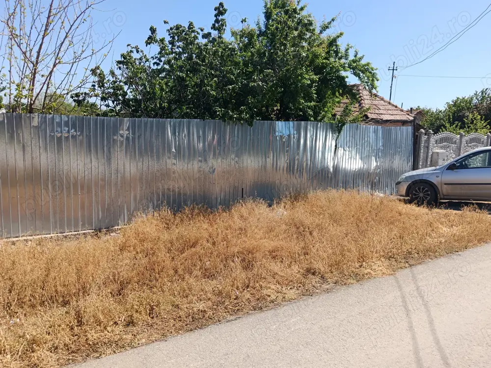 Vând casă bătrânească sat ciresanu com Baba Ana judetul Prahova casa compusă din trei camere plus de