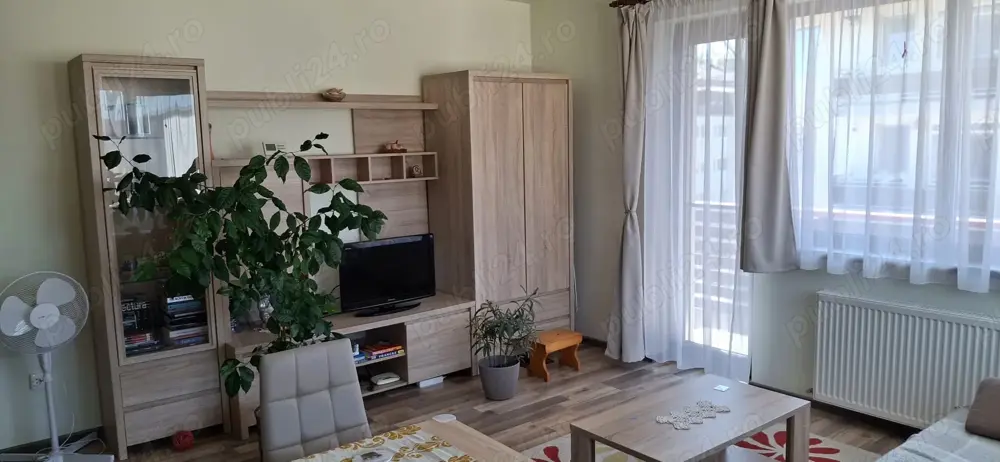 Închiriez apartament 3 camere, etaj intermediar, fără parcare, Florești