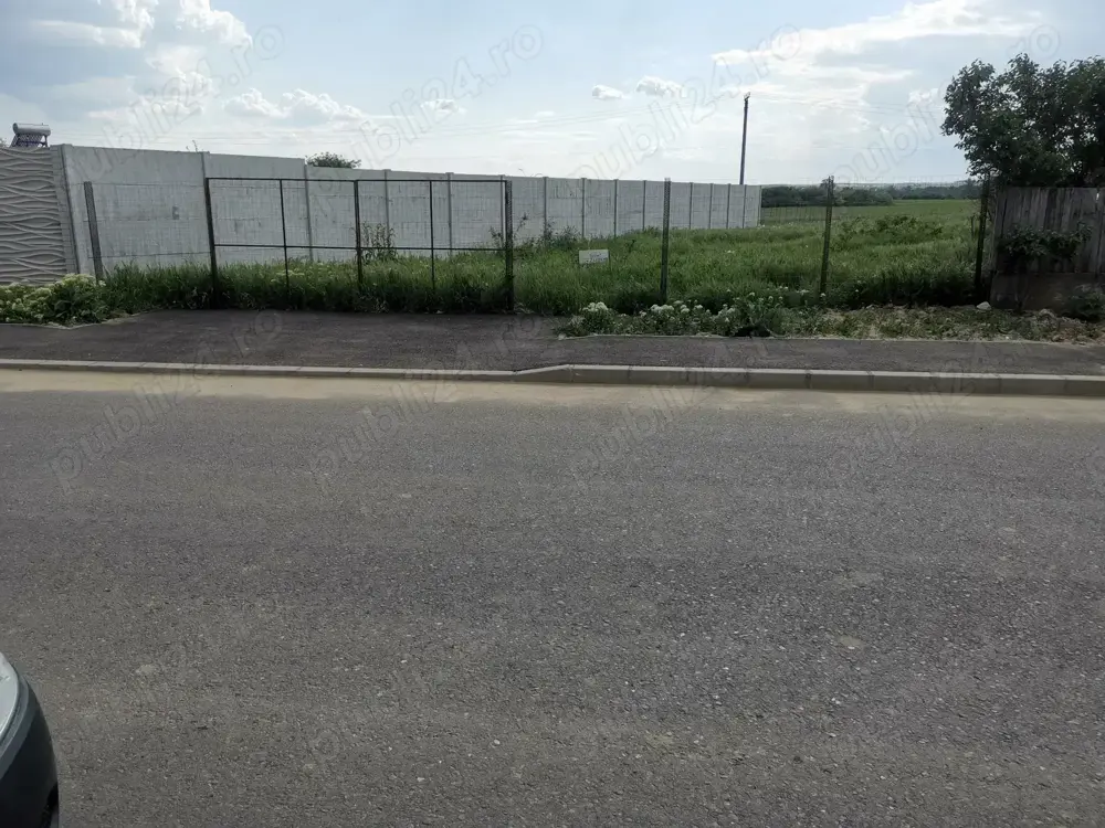 Cernele 700mp se poate construi, are două intrări,12m la stradă asfaltată patru benzi și trotuar lat