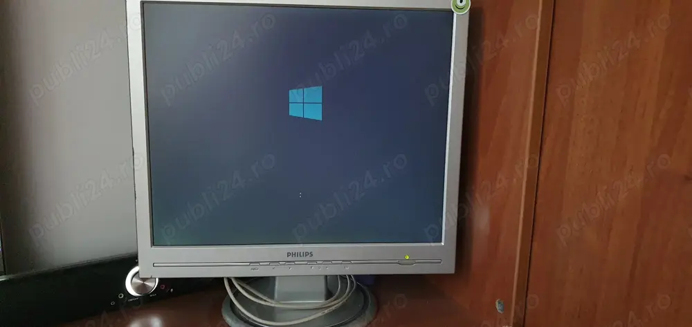 Monitor Philips cu tastatura