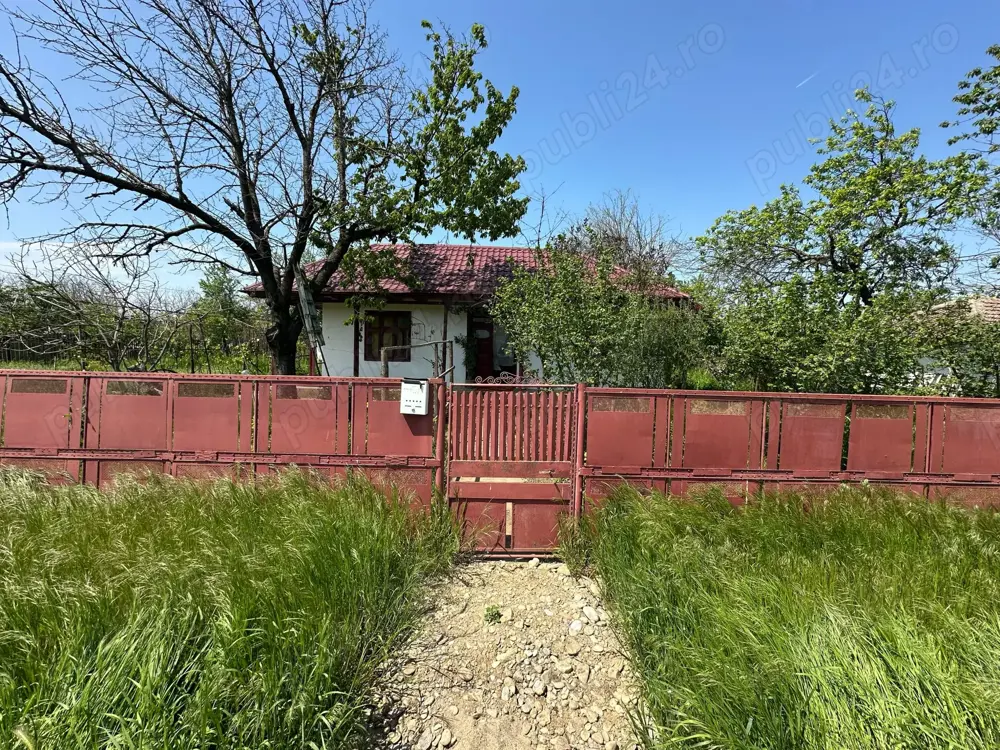 Casă bătrânească de vânzare  Casă bătrânească de vânzare