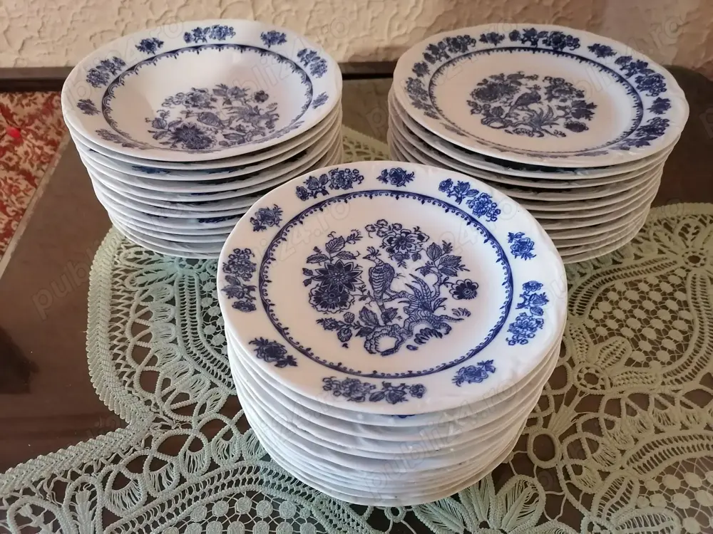 Set farfurii cu ornamente din cobalt, 12 persoane, made in RSR vintage