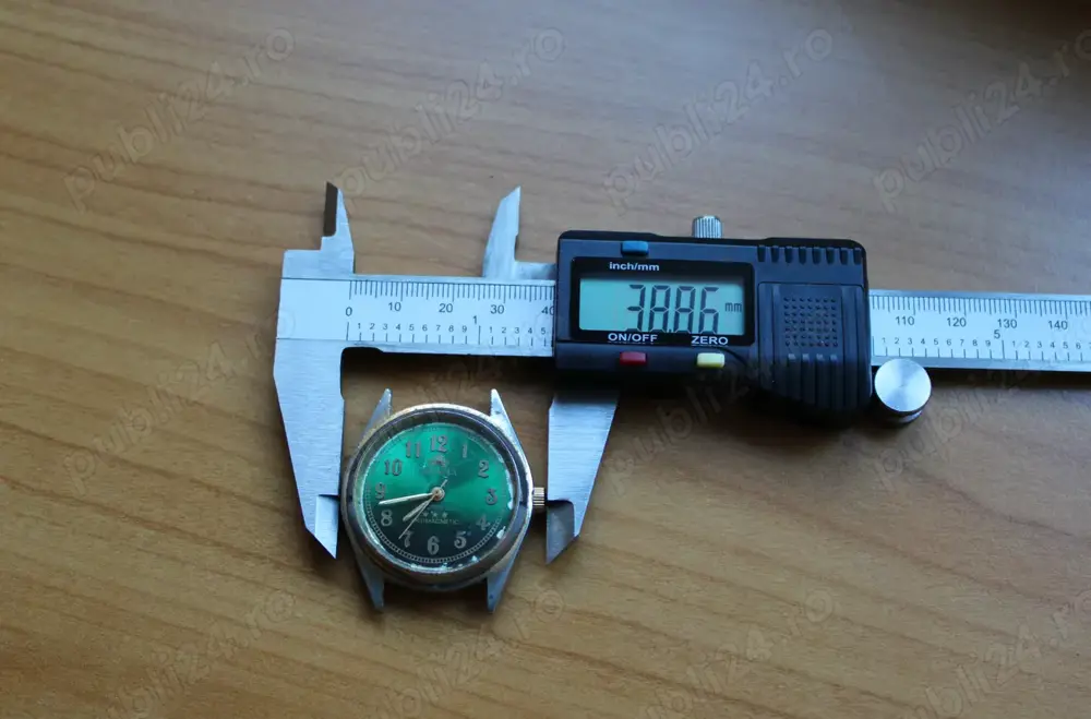 Ceas mecanic barbatesc frumos marca Oreintex