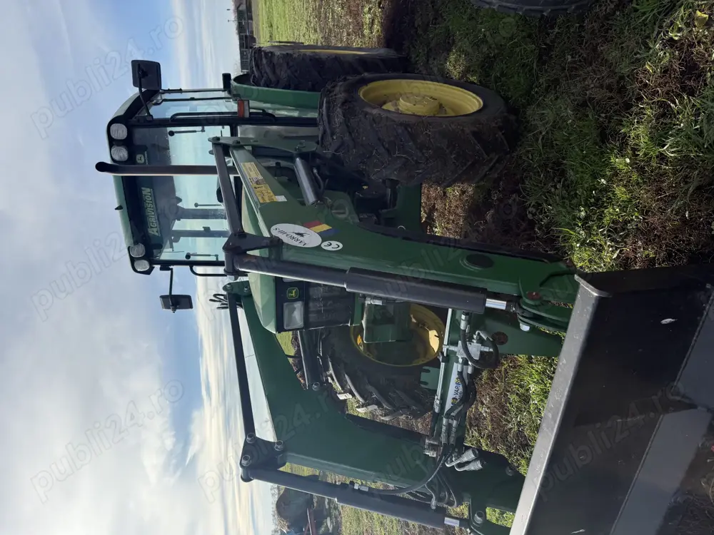 Vând tractor John Deere