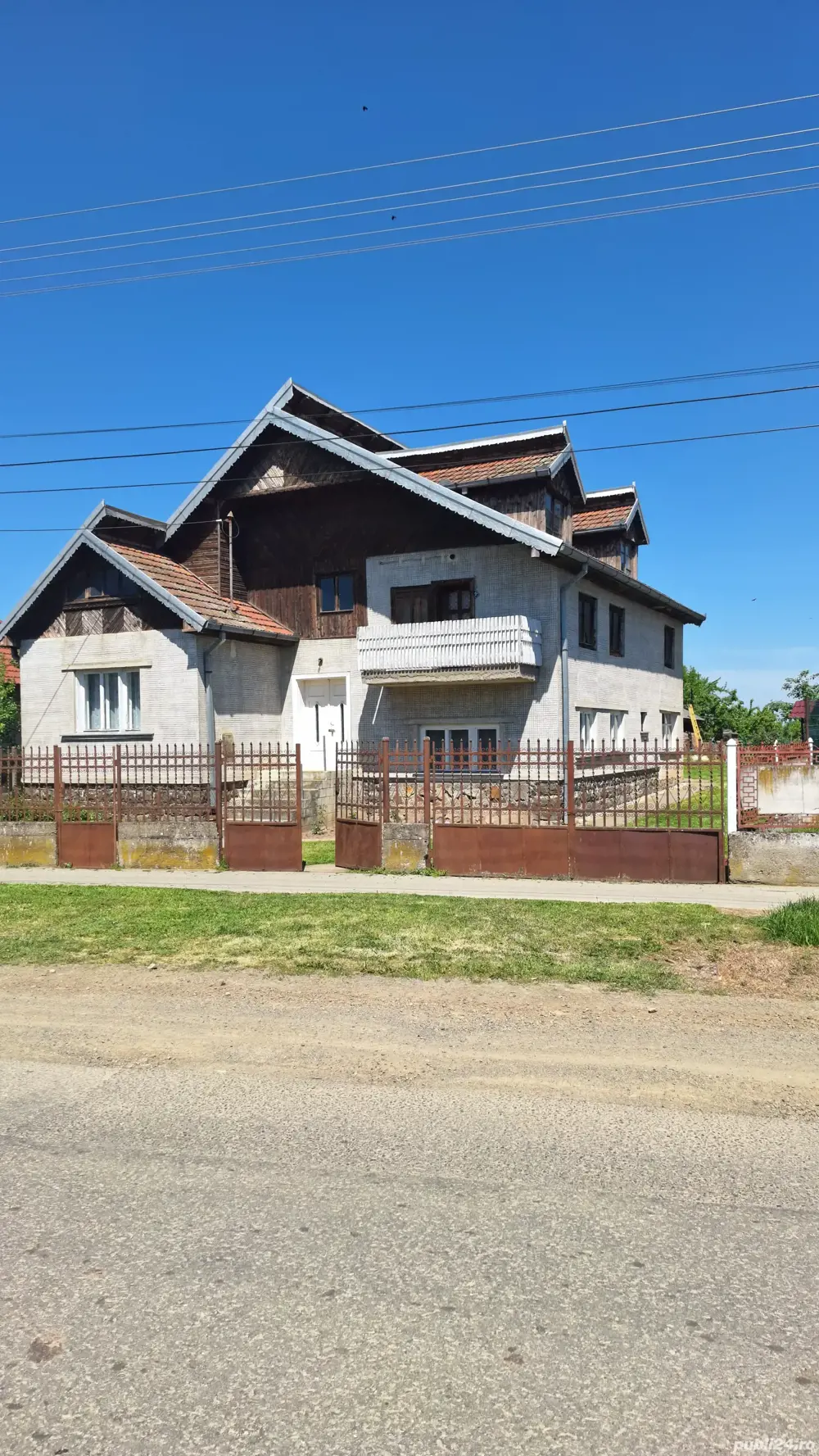 Casă de Vânzare P+M cu teren arabil 