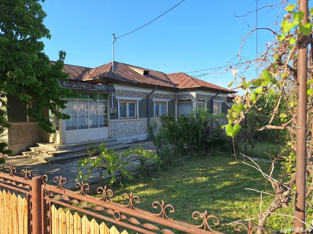 Casa+teren in com.Potigrafu deschidere 26m