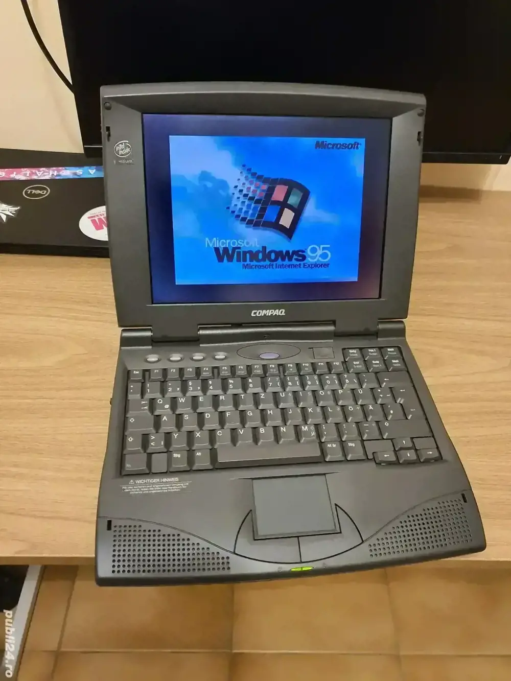 Laptop Compaq Armada 1520D - din anul 1997, impecabil, functional, cu incarcator.