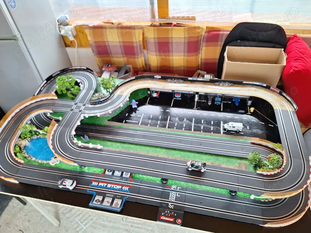 Curse cu mașinuțe scara 1 la 43