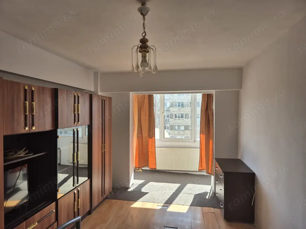 Vand apartament camere decomandat