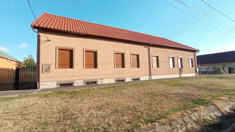 Casă cu potențial comercial la Periam