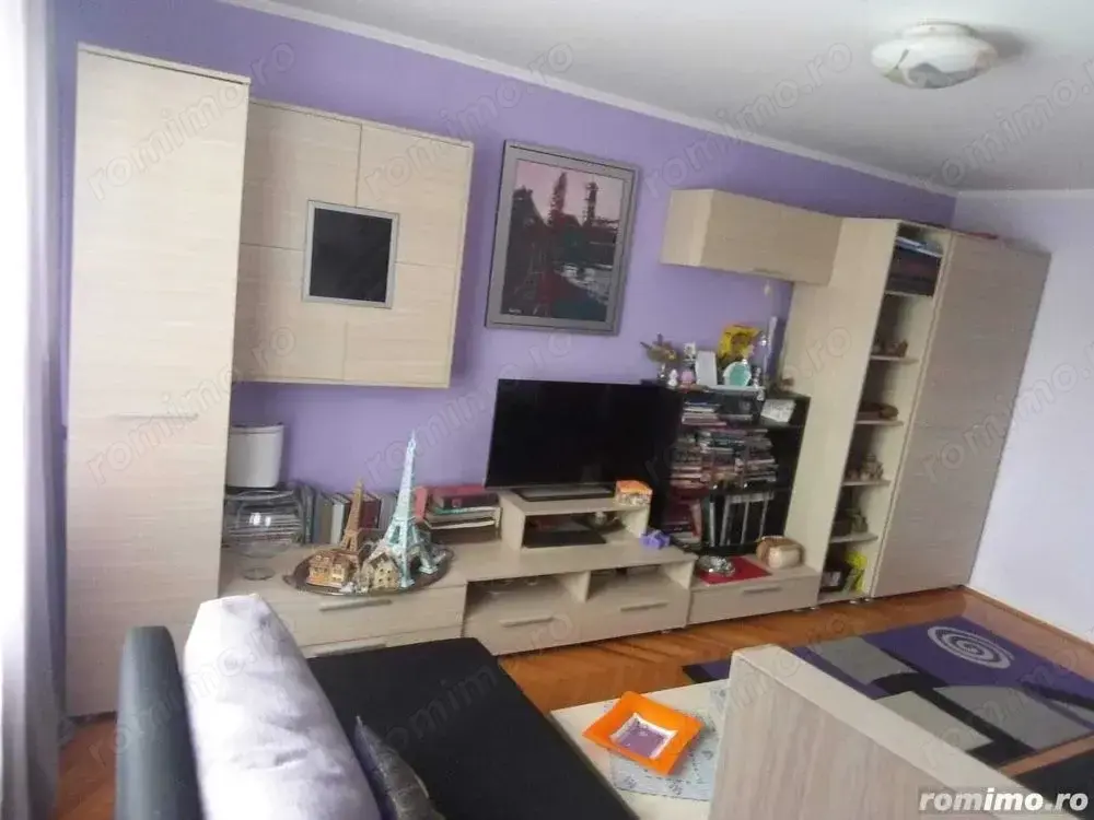 apartament cu 3 camere zona Lipovei 