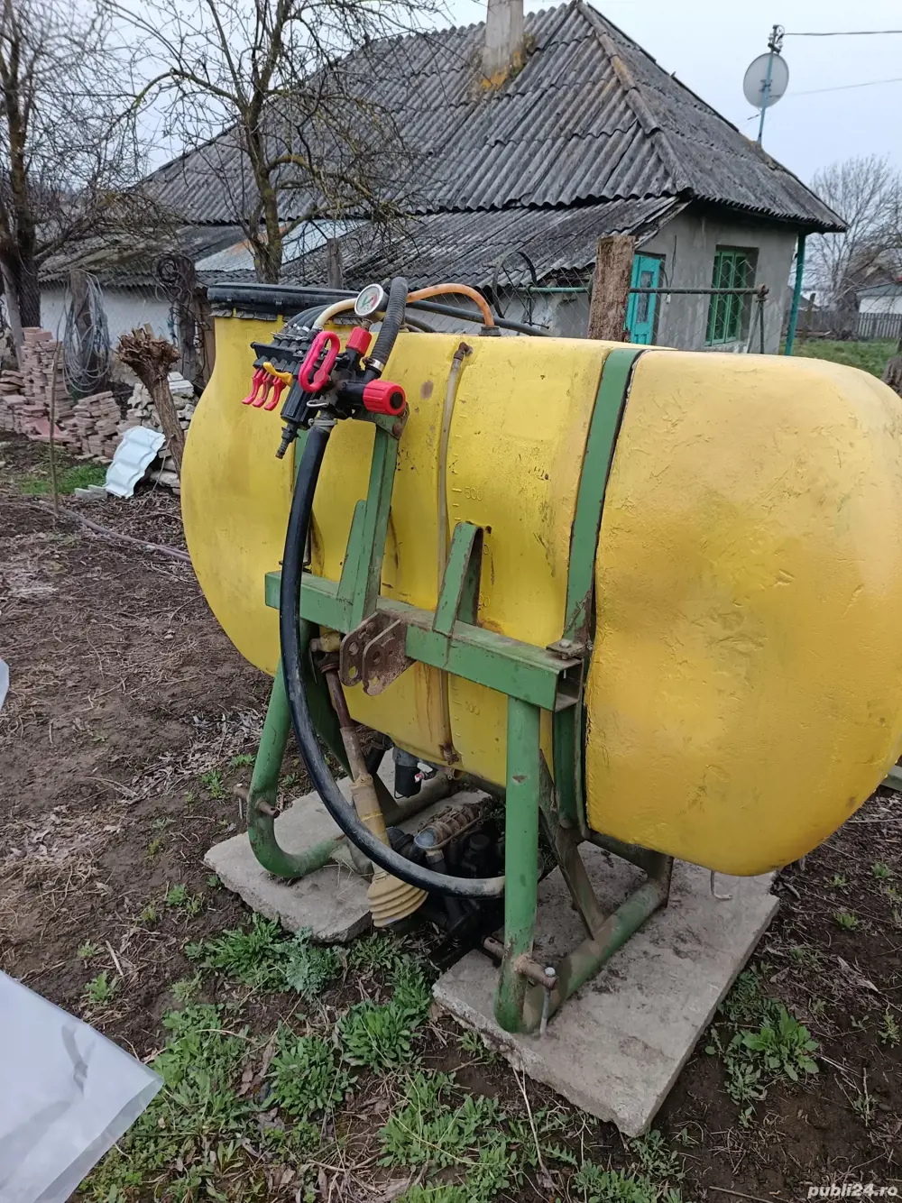 masina ierbicidat 700 litri