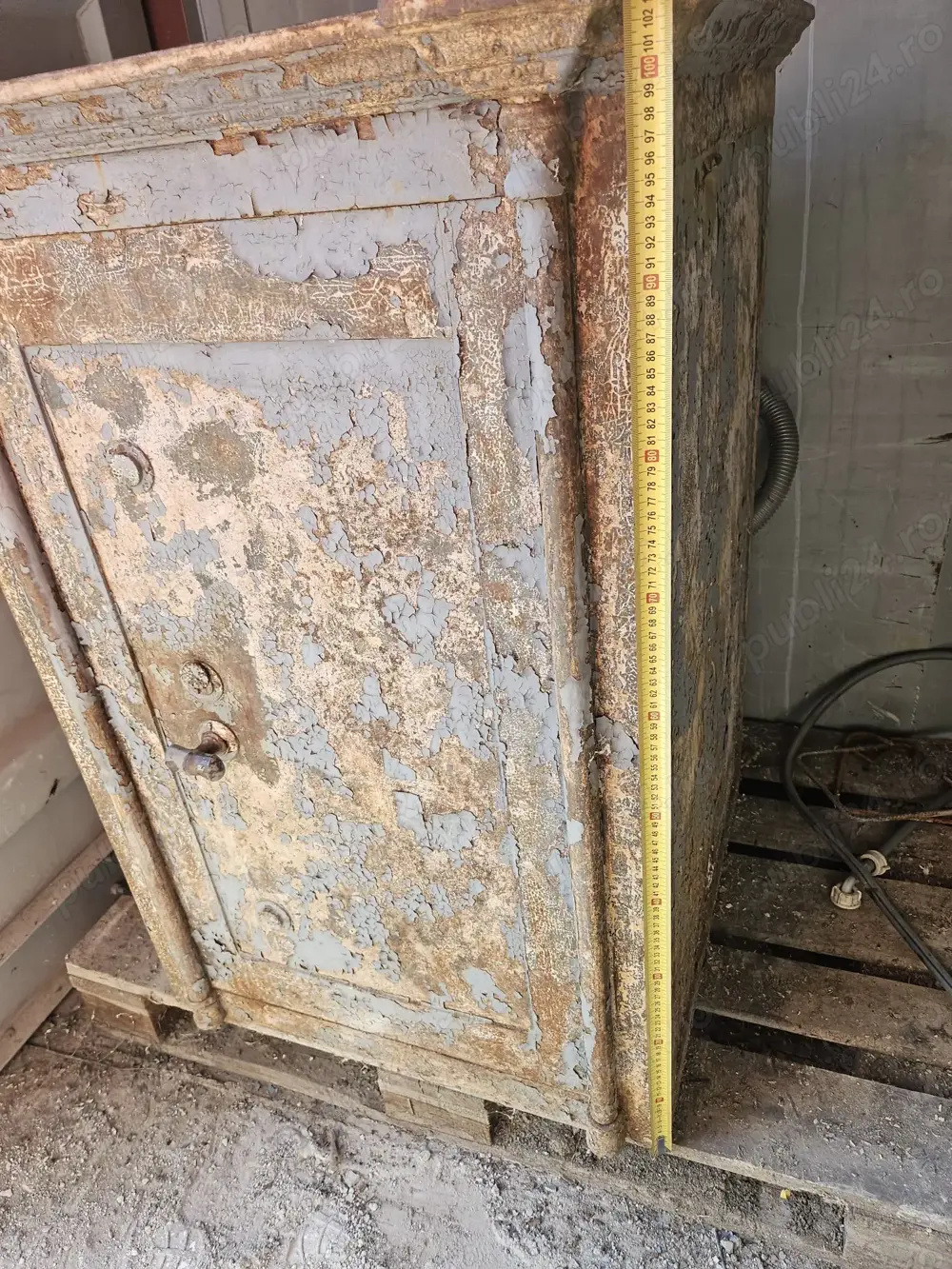 Vând seif foarte vechi