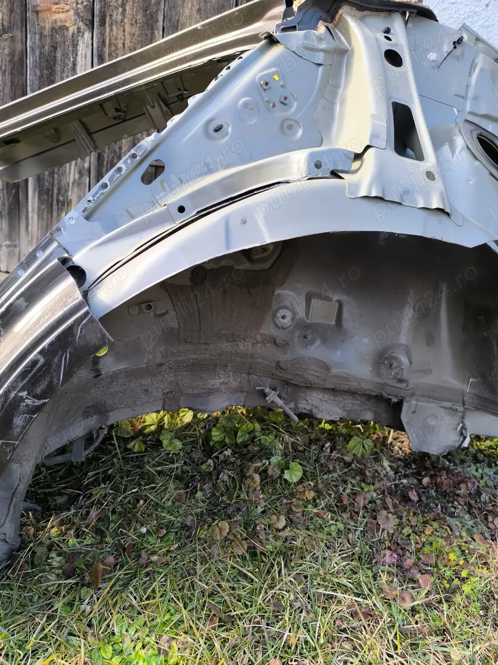 Aripa interioară, oală roata stingă spate Toyota Camry an 2020