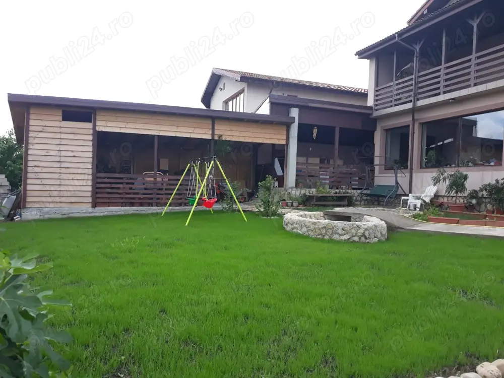 Casa pe malul lacului