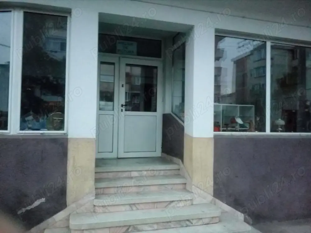 Spatiu comercial (teren proprietate personala--cumparat)+ apartament anexat