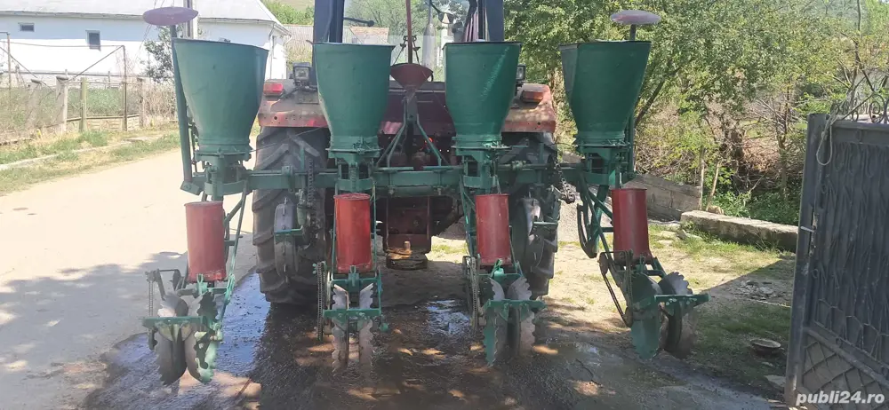Vând semănătoare de porumb 