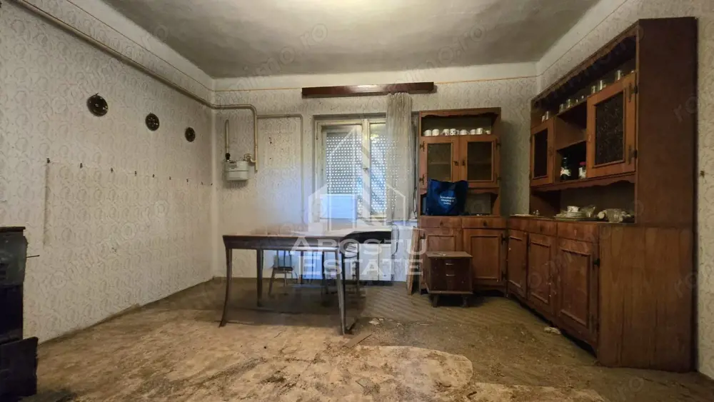 Casa cu 2 camere ,2337 mp in Battonya