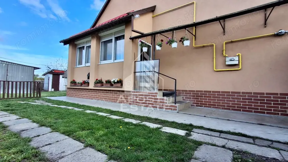 Casa cu 2 camere ,1472mp in Battanya