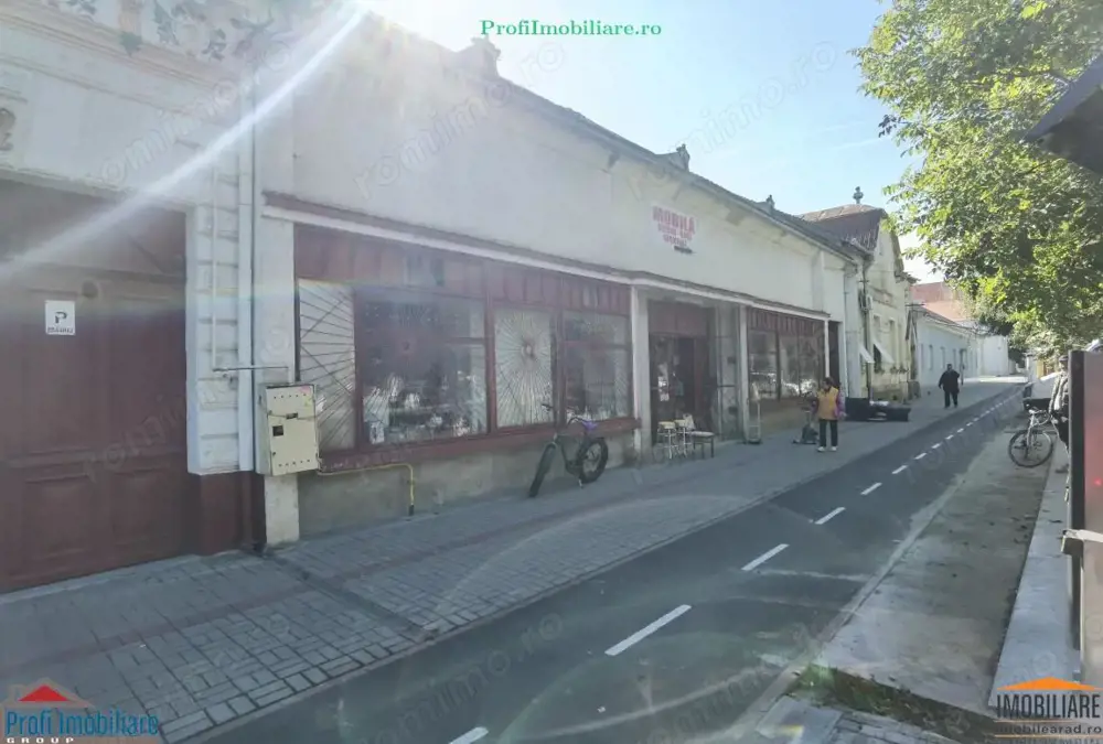 Casa la principala cu spatiu comercial in SANTANA 